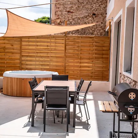 בית נופש Des Rousseles - Climatisation, Spa, Jardin *
