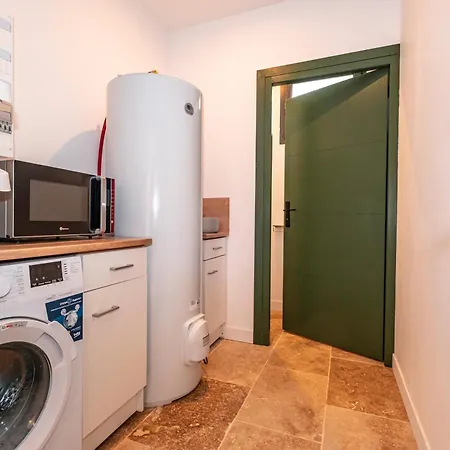 בית נופש Des Rousseles - Climatisation, Spa, Jardin גיילאק