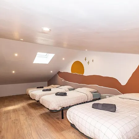 Des Rousseles - Climatisation, Spa, Jardin בית נופש *