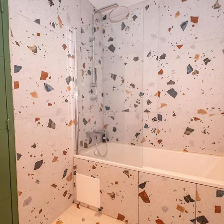 Des Rousseles - Climatisation, Spa, Jardin בית נופש