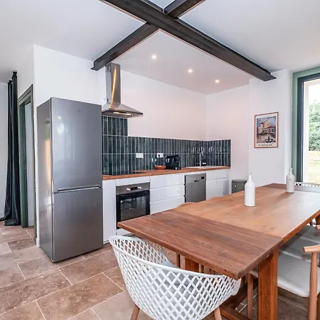 בית נופש Des Rousseles - Climatisation, Spa, Jardin גיילאק