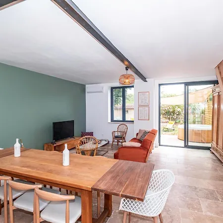 Des Rousseles - Climatisation, Spa, Jardin גיילאק