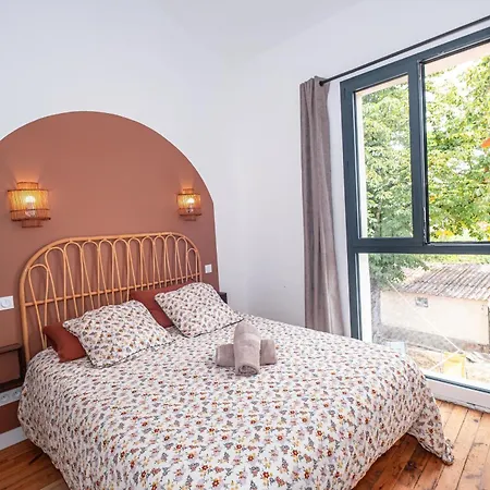 Des Rousseles - Climatisation, Spa, Jardin בית נופש